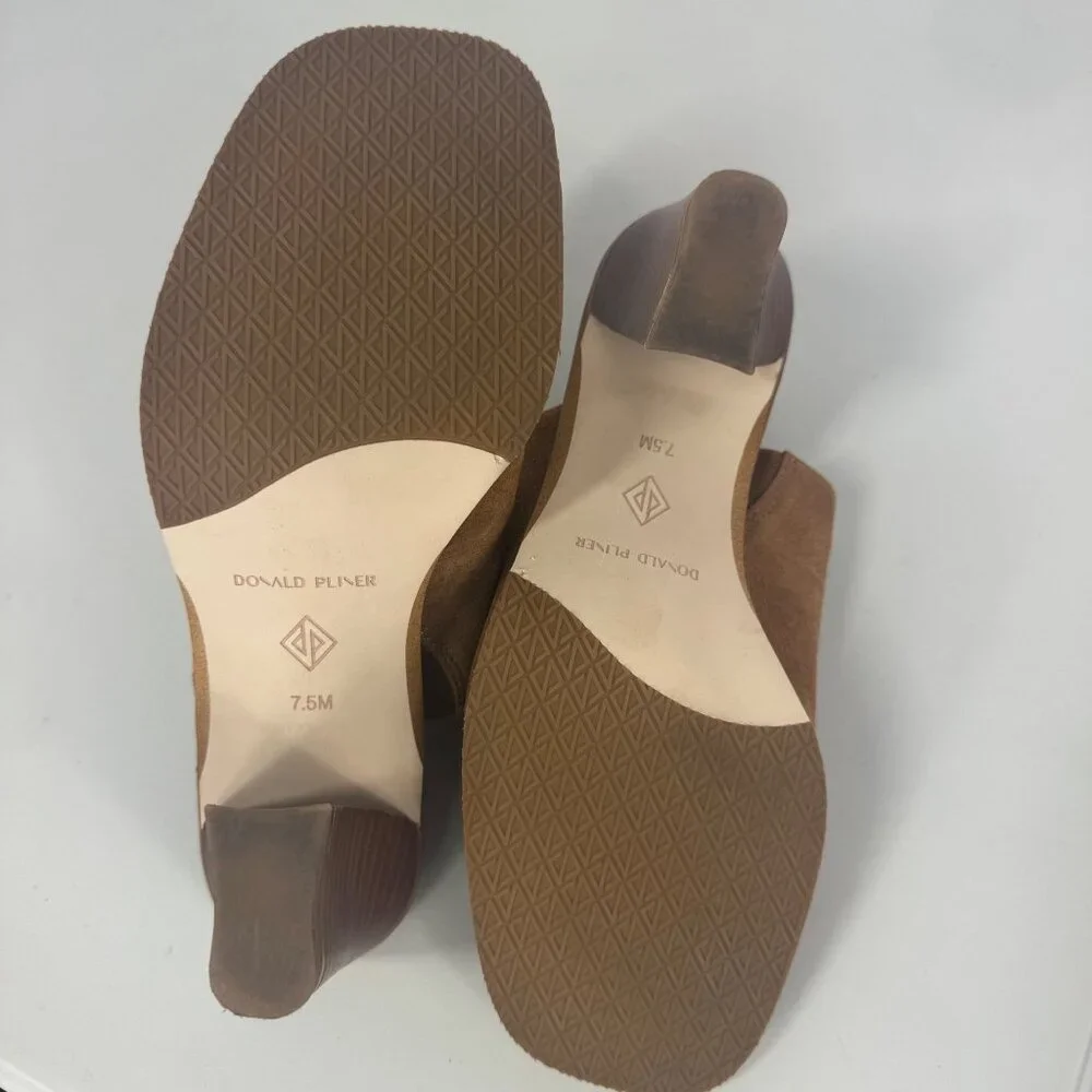Donald Pliner Jaylyn Sandals Tan Open Toe Sz 7.5 Thong Suede Heels Slip On - Picture 3 of 11
